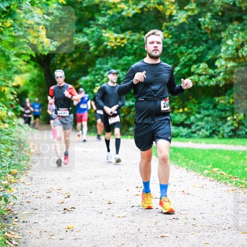 12.10.2025 - Bramfelder Halbmarathon 2025 Dr. Thomas Lammeyer http://msf.ph/oto/9346365 12.10.2025 10:19:52 Laufen 974, 28 meine-sportfotos.de