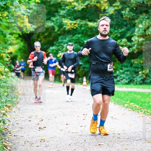 12.10.2025 - Bramfelder Halbmarathon 2025 Dr. Thomas Lammeyer http://msf.ph/oto/9346367 12.10.2025 10:19:52 Laufen  meine-sportfotos.de