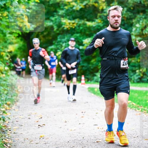 12.10.2025 - Bramfelder Halbmarathon 2025 Dr. Thomas Lammeyer http://msf.ph/oto/9346370 12.10.2025 10:19:52 Laufen 282 meine-sportfotos.de