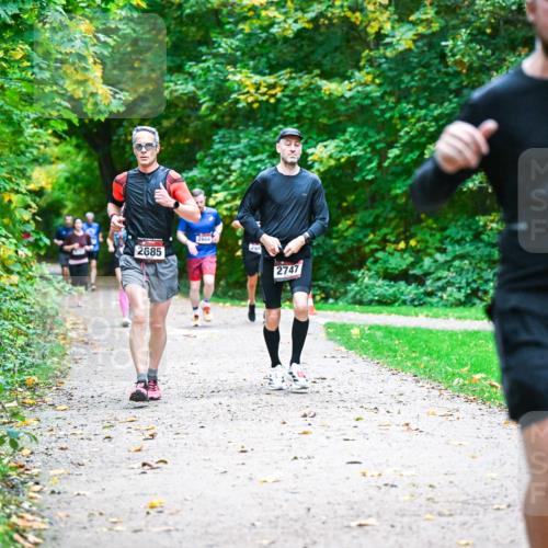 12.10.2025 - Bramfelder Halbmarathon 2025 Dr. Thomas Lammeyer http://msf.ph/oto/9346373 12.10.2025 10:19:53 Laufen 2685, 2604, 2747 meine-sportfotos.de