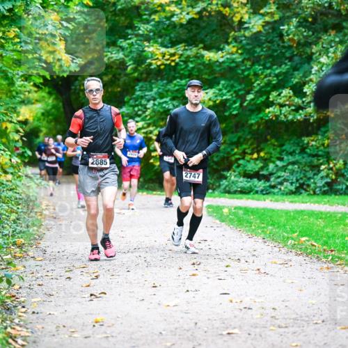 12.10.2025 - Bramfelder Halbmarathon 2025 Dr. Thomas Lammeyer http://msf.ph/oto/9346375 12.10.2025 10:19:53 Laufen 2685, 2747 meine-sportfotos.de