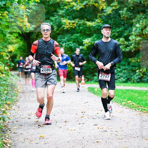 12.10.2025 - Bramfelder Halbmarathon 2025 Dr. Thomas Lammeyer http://msf.ph/oto/9346381 12.10.2025 10:19:54 Laufen 2685, 2747 meine-sportfotos.de