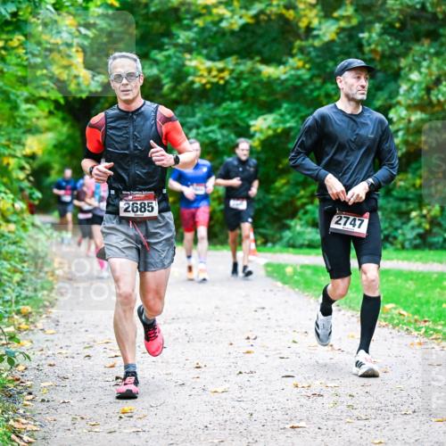 12.10.2025 - Bramfelder Halbmarathon 2025 Dr. Thomas Lammeyer http://msf.ph/oto/9346383 12.10.2025 10:19:54 Laufen 2685, 2747 meine-sportfotos.de