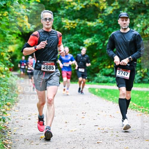 12.10.2025 - Bramfelder Halbmarathon 2025 Dr. Thomas Lammeyer http://msf.ph/oto/9346385 12.10.2025 10:19:55 Laufen 2685, 2747 meine-sportfotos.de