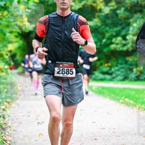 12.10.2025 - Bramfelder Halbmarathon 2025 Dr. Thomas Lammeyer http://msf.ph/oto/9346390 12.10.2025 10:19:56 Laufen 4, 2685, 0, 2747 meine-sportfotos.de