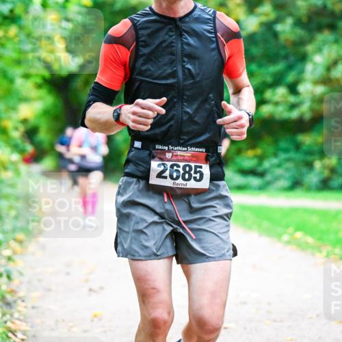 12.10.2025 - Bramfelder Halbmarathon 2025 Dr. Thomas Lammeyer http://msf.ph/oto/9346392 12.10.2025 10:19:56 Laufen 34, 2685 meine-sportfotos.de