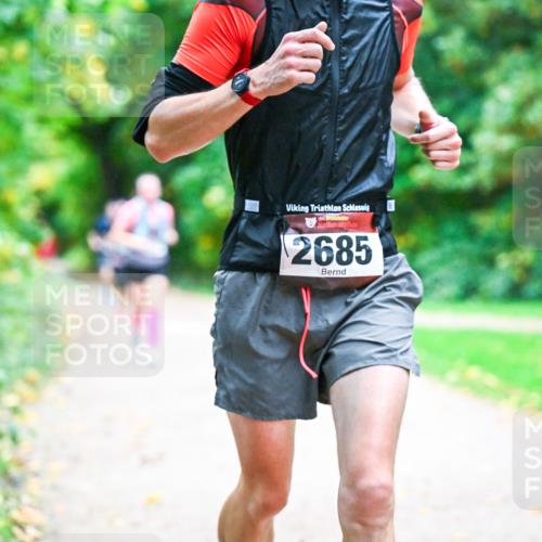 12.10.2025 - Bramfelder Halbmarathon 2025 Dr. Thomas Lammeyer http://msf.ph/oto/9346393 12.10.2025 10:19:56 Laufen 2685 meine-sportfotos.de