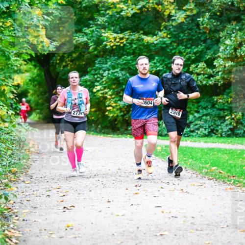 12.10.2025 - Bramfelder Halbmarathon 2025 Dr. Thomas Lammeyer http://msf.ph/oto/9346399 12.10.2025 10:19:57 Laufen 2734, 2604, 2910 meine-sportfotos.de