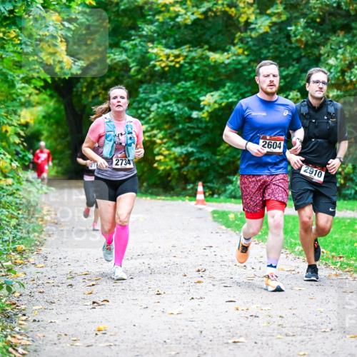 12.10.2025 - Bramfelder Halbmarathon 2025 Dr. Thomas Lammeyer http://msf.ph/oto/9346406 12.10.2025 10:19:58 Laufen 2734, 2604, 2910 meine-sportfotos.de