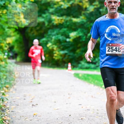 12.10.2025 - Bramfelder Halbmarathon 2025 Dr. Thomas Lammeyer http://msf.ph/oto/9346458 12.10.2025 10:20:06 Laufen 34, 2548 meine-sportfotos.de