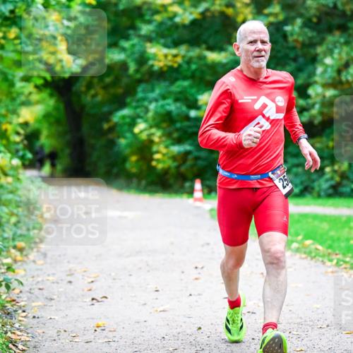 12.10.2025 - Bramfelder Halbmarathon 2025 Dr. Thomas Lammeyer http://msf.ph/oto/9346475 12.10.2025 10:20:10 Laufen 25 meine-sportfotos.de
