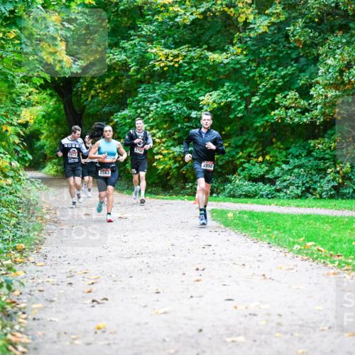 12.10.2025 - Bramfelder Halbmarathon 2025 Dr. Thomas Lammeyer http://msf.ph/oto/9346480 12.10.2025 10:20:24 Laufen 19, 2872, 2758, 2850, 2563, 15 meine-sportfotos.de