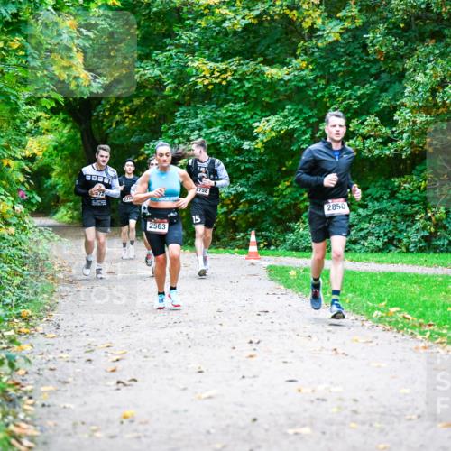 12.10.2025 - Bramfelder Halbmarathon 2025 Dr. Thomas Lammeyer http://msf.ph/oto/9346494 12.10.2025 10:20:26 Laufen 572, 2714, 2758, 2563, 15, 2850 meine-sportfotos.de