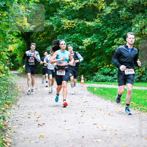 12.10.2025 - Bramfelder Halbmarathon 2025 Dr. Thomas Lammeyer http://msf.ph/oto/9346499 12.10.2025 10:20:27 Laufen 2872, 27, 58, 2563, 2850 meine-sportfotos.de