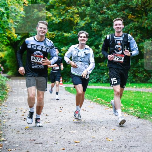 12.10.2025 - Bramfelder Halbmarathon 2025 Dr. Thomas Lammeyer http://msf.ph/oto/9346519 12.10.2025 10:20:31 Laufen 2872, 2714, 2758, 15 meine-sportfotos.de