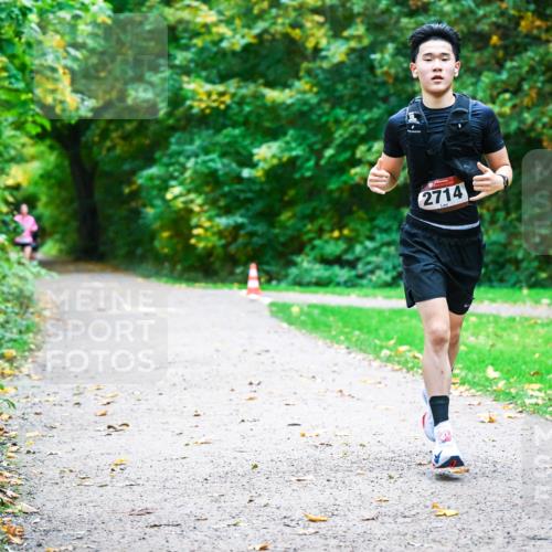 12.10.2025 - Bramfelder Halbmarathon 2025 Dr. Thomas Lammeyer http://msf.ph/oto/9346527 12.10.2025 10:20:33 Laufen 2714 meine-sportfotos.de