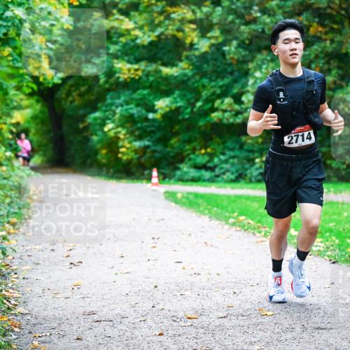 12.10.2025 - Bramfelder Halbmarathon 2025 Dr. Thomas Lammeyer http://msf.ph/oto/9346529 12.10.2025 10:20:33 Laufen 2714 meine-sportfotos.de