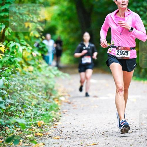 12.10.2025 - Bramfelder Halbmarathon 2025 Dr. Thomas Lammeyer http://msf.ph/oto/9346558 12.10.2025 10:20:42 Laufen 2925 meine-sportfotos.de
