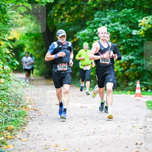 12.10.2025 - Bramfelder Halbmarathon 2025 Dr. Thomas Lammeyer http://msf.ph/oto/9346613 12.10.2025 10:20:55 Laufen 2535, 2936 meine-sportfotos.de