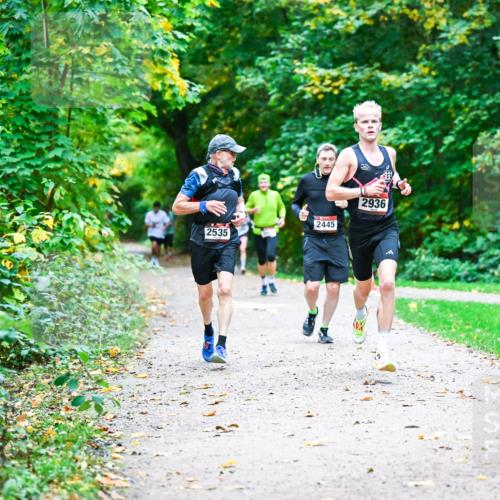 12.10.2025 - Bramfelder Halbmarathon 2025 Dr. Thomas Lammeyer http://msf.ph/oto/9346623 12.10.2025 10:20:56 Laufen 2535, 2445, 2936 meine-sportfotos.de