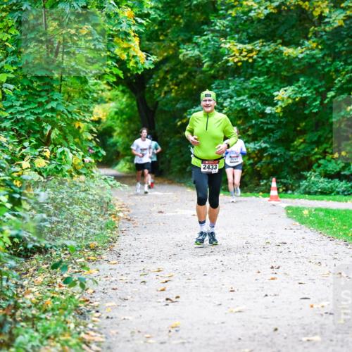 12.10.2025 - Bramfelder Halbmarathon 2025 Dr. Thomas Lammeyer http://msf.ph/oto/9346639 12.10.2025 10:21:00 Laufen 2697, 2433 meine-sportfotos.de
