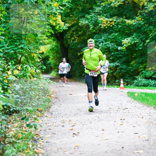 12.10.2025 - Bramfelder Halbmarathon 2025 Dr. Thomas Lammeyer http://msf.ph/oto/9346640 12.10.2025 10:21:00 Laufen 2433, 2697 meine-sportfotos.de