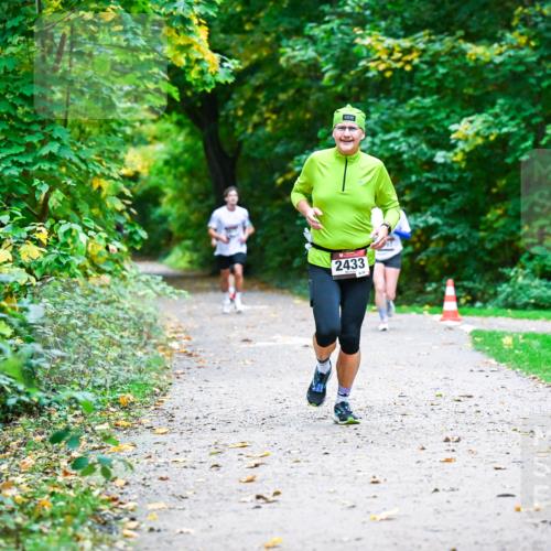 12.10.2025 - Bramfelder Halbmarathon 2025 Dr. Thomas Lammeyer http://msf.ph/oto/9346644 12.10.2025 10:21:01 Laufen 2433 meine-sportfotos.de