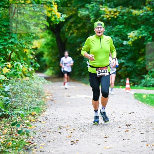 12.10.2025 - Bramfelder Halbmarathon 2025 Dr. Thomas Lammeyer http://msf.ph/oto/9346647 12.10.2025 10:21:01 Laufen 2433 meine-sportfotos.de