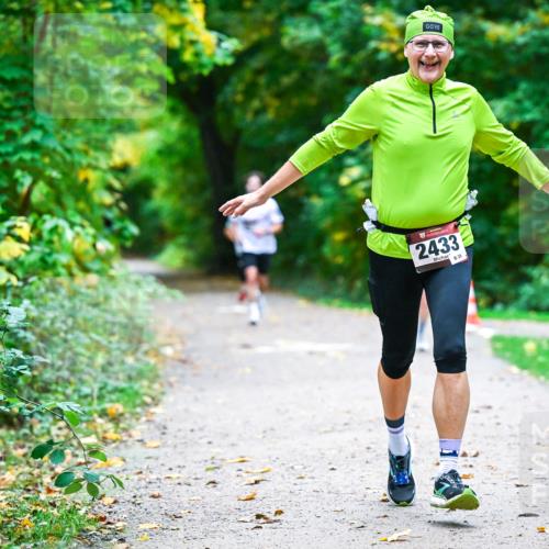 12.10.2025 - Bramfelder Halbmarathon 2025 Dr. Thomas Lammeyer http://msf.ph/oto/9346653 12.10.2025 10:21:02 Laufen 2433, 28 meine-sportfotos.de