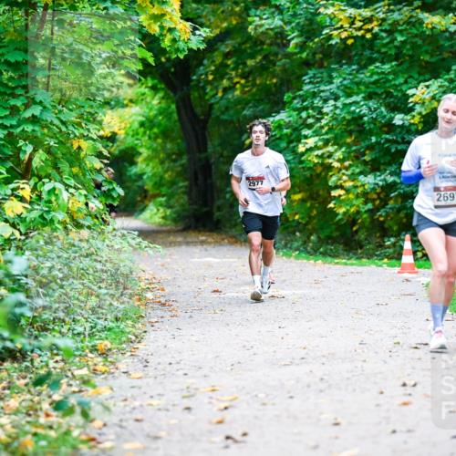 12.10.2025 - Bramfelder Halbmarathon 2025 Dr. Thomas Lammeyer http://msf.ph/oto/9346659 12.10.2025 10:21:05 Laufen 2977, 2697 meine-sportfotos.de
