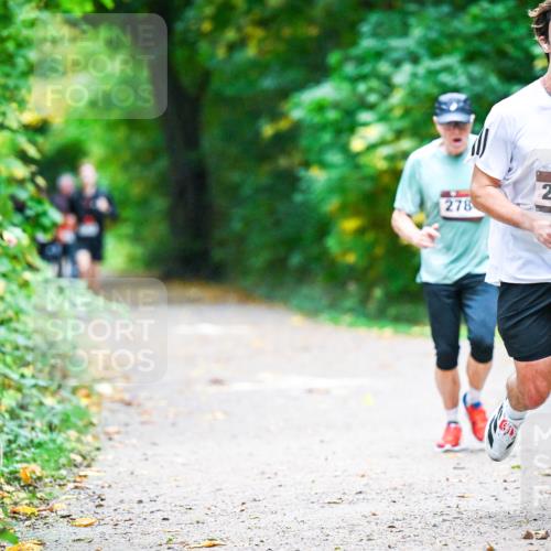 12.10.2025 - Bramfelder Halbmarathon 2025 Dr. Thomas Lammeyer http://msf.ph/oto/9346666 12.10.2025 10:21:08 Laufen 278, 2977, 74 meine-sportfotos.de