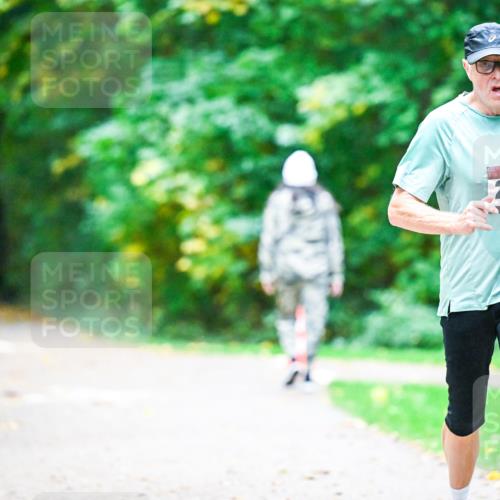 12.10.2025 - Bramfelder Halbmarathon 2025 Dr. Thomas Lammeyer http://msf.ph/oto/9346676 12.10.2025 10:21:10 Laufen 34, 2784 meine-sportfotos.de
