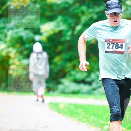 12.10.2025 - Bramfelder Halbmarathon 2025 Dr. Thomas Lammeyer http://msf.ph/oto/9346679 12.10.2025 10:21:11 Laufen 34, 2784 meine-sportfotos.de
