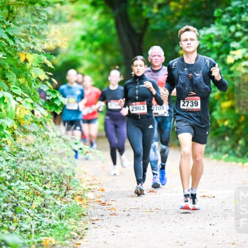 12.10.2025 - Bramfelder Halbmarathon 2025 Dr. Thomas Lammeyer http://msf.ph/oto/9346697 12.10.2025 10:21:16 Laufen 2963, 2709, 2739 meine-sportfotos.de
