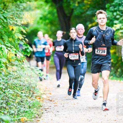 12.10.2025 - Bramfelder Halbmarathon 2025 Dr. Thomas Lammeyer http://msf.ph/oto/9346701 12.10.2025 10:21:16 Laufen 2739, 2963, 09 meine-sportfotos.de