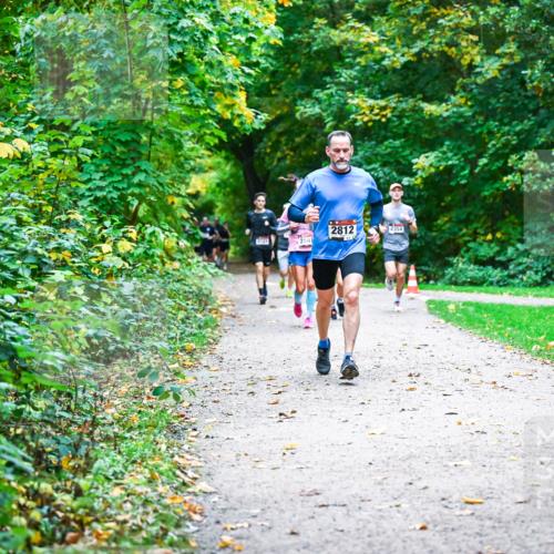 12.10.2025 - Bramfelder Halbmarathon 2025 Dr. Thomas Lammeyer http://msf.ph/oto/9346766 12.10.2025 10:21:30 Laufen 2581, 2812, 2354 meine-sportfotos.de