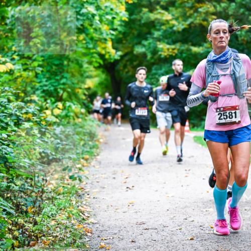 12.10.2025 - Bramfelder Halbmarathon 2025 Dr. Thomas Lammeyer http://msf.ph/oto/9346790 12.10.2025 10:21:34 Laufen 2725, 2581 meine-sportfotos.de