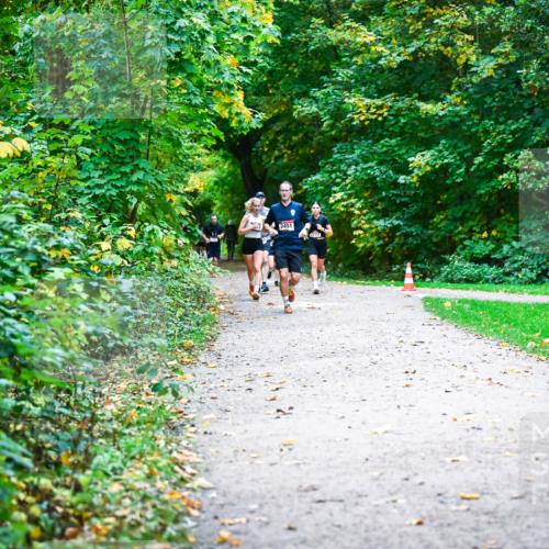 12.10.2025 - Bramfelder Halbmarathon 2025 Dr. Thomas Lammeyer http://msf.ph/oto/9346813 12.10.2025 10:21:38 Laufen 2451 meine-sportfotos.de