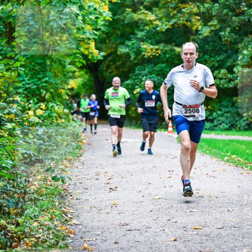 12.10.2025 - Bramfelder Halbmarathon 2025 Dr. Thomas Lammeyer http://msf.ph/oto/9346910 12.10.2025 10:21:58 Laufen 69, 2531, 2508, 10 meine-sportfotos.de