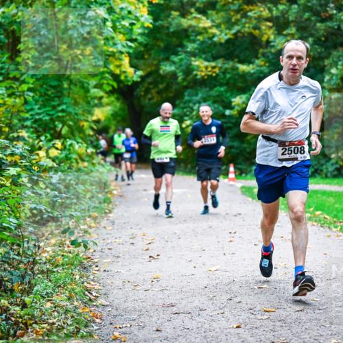 12.10.2025 - Bramfelder Halbmarathon 2025 Dr. Thomas Lammeyer http://msf.ph/oto/9346913 12.10.2025 10:21:58 Laufen 2508 meine-sportfotos.de