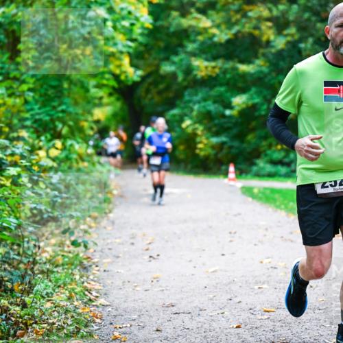 12.10.2025 - Bramfelder Halbmarathon 2025 Dr. Thomas Lammeyer http://msf.ph/oto/9346936 12.10.2025 10:22:02 Laufen 4044 meine-sportfotos.de
