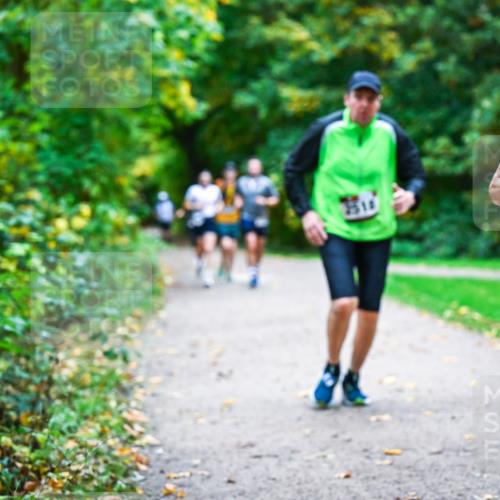 12.10.2025 - Bramfelder Halbmarathon 2025 Dr. Thomas Lammeyer http://msf.ph/oto/9346966 12.10.2025 10:22:07 Laufen 2510, 34, 2472 meine-sportfotos.de