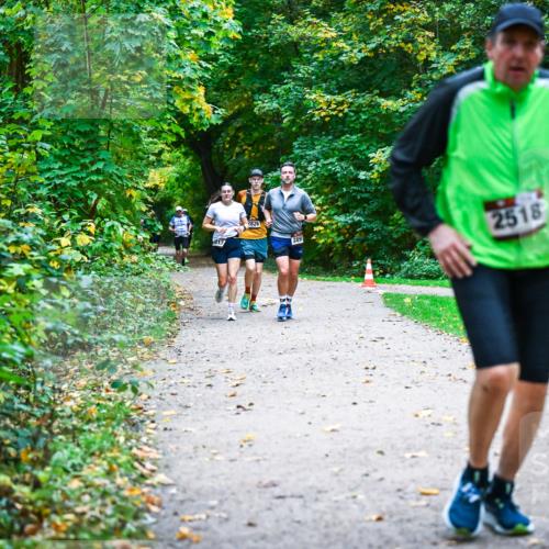 12.10.2025 - Bramfelder Halbmarathon 2025 Dr. Thomas Lammeyer http://msf.ph/oto/9346967 12.10.2025 10:22:07 Laufen 2826, 2518 meine-sportfotos.de