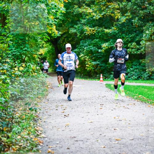 12.10.2025 - Bramfelder Halbmarathon 2025 Dr. Thomas Lammeyer http://msf.ph/oto/9347019 12.10.2025 10:22:18 Laufen 1, 2766, 5, 11, 2023 meine-sportfotos.de