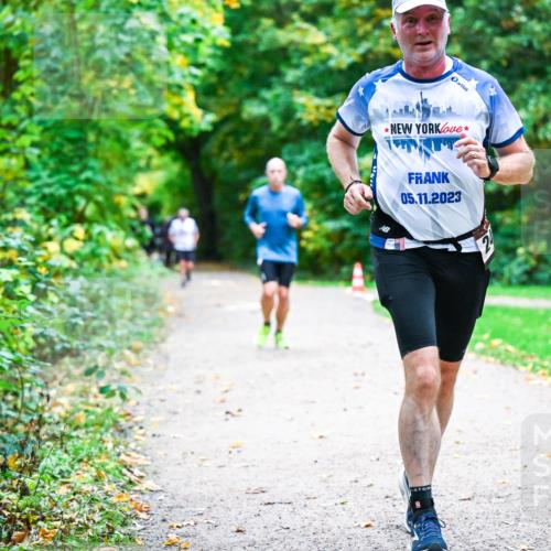 12.10.2025 - Bramfelder Halbmarathon 2025 Dr. Thomas Lammeyer http://msf.ph/oto/9347033 12.10.2025 10:22:21 Laufen 05, 11, 2023 meine-sportfotos.de