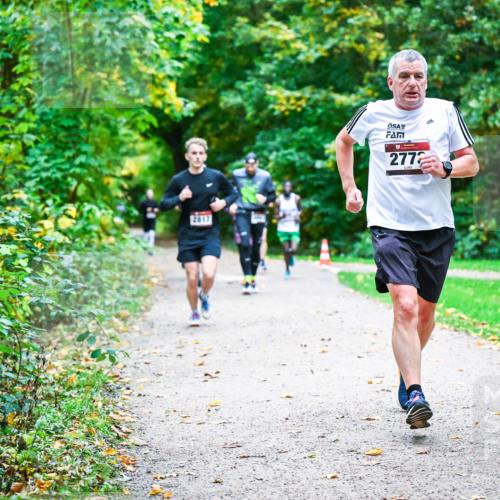 12.10.2025 - Bramfelder Halbmarathon 2025 Dr. Thomas Lammeyer http://msf.ph/oto/9347083 12.10.2025 10:22:30 Laufen 2817, 2772 meine-sportfotos.de