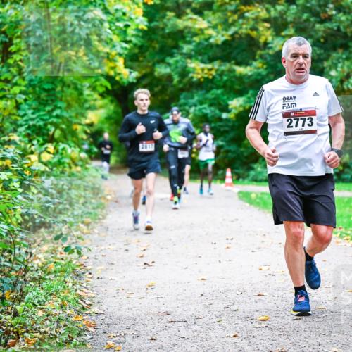 12.10.2025 - Bramfelder Halbmarathon 2025 Dr. Thomas Lammeyer http://msf.ph/oto/9347084 12.10.2025 10:22:31 Laufen 2817, 2773 meine-sportfotos.de