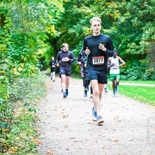 12.10.2025 - Bramfelder Halbmarathon 2025 Dr. Thomas Lammeyer http://msf.ph/oto/9347097 12.10.2025 10:22:32 Laufen 284, 2817, 2203 meine-sportfotos.de