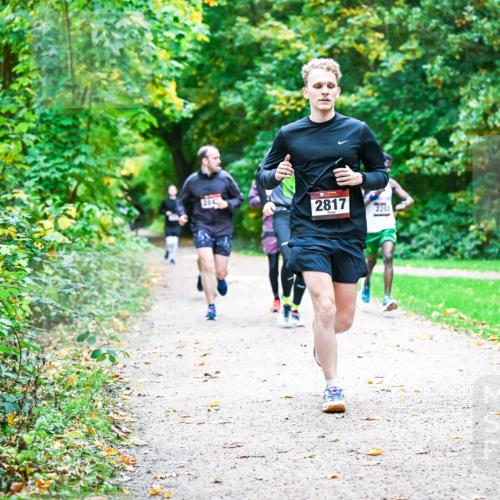 12.10.2025 - Bramfelder Halbmarathon 2025 Dr. Thomas Lammeyer http://msf.ph/oto/9347098 12.10.2025 10:22:33 Laufen 284, 2817, 2203 meine-sportfotos.de