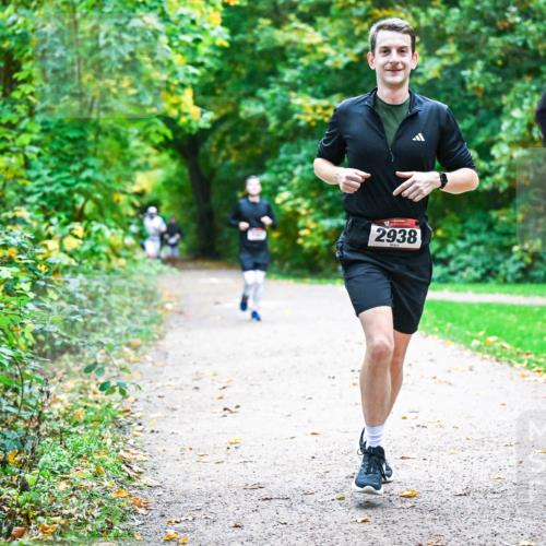 12.10.2025 - Bramfelder Halbmarathon 2025 Dr. Thomas Lammeyer http://msf.ph/oto/9347125 12.10.2025 10:22:37 Laufen 2938 meine-sportfotos.de